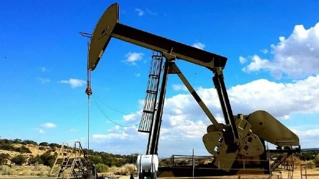 Oil Markets React After U.S. Strikes Iran as Traders Watch Strait of Hormuz Risks
