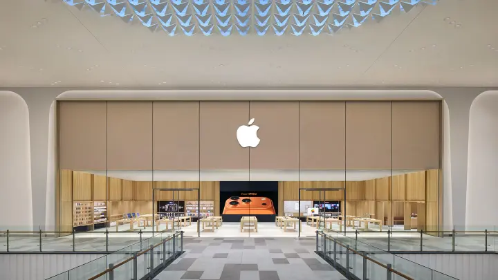 apple-opens-its-fifth-uae-store-at-al-jimi-mall-al-ain